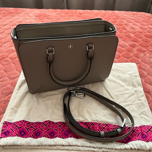 Authentic Tory Burch Robinson - Picture 2 of 6